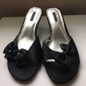 Kitten heel slippers